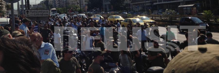 Στιγμιότυπο από την διαμαρτυρία των εργαζόμενων στα γραφεία της ΝΔ ΦΩΤΟ NEWSIT