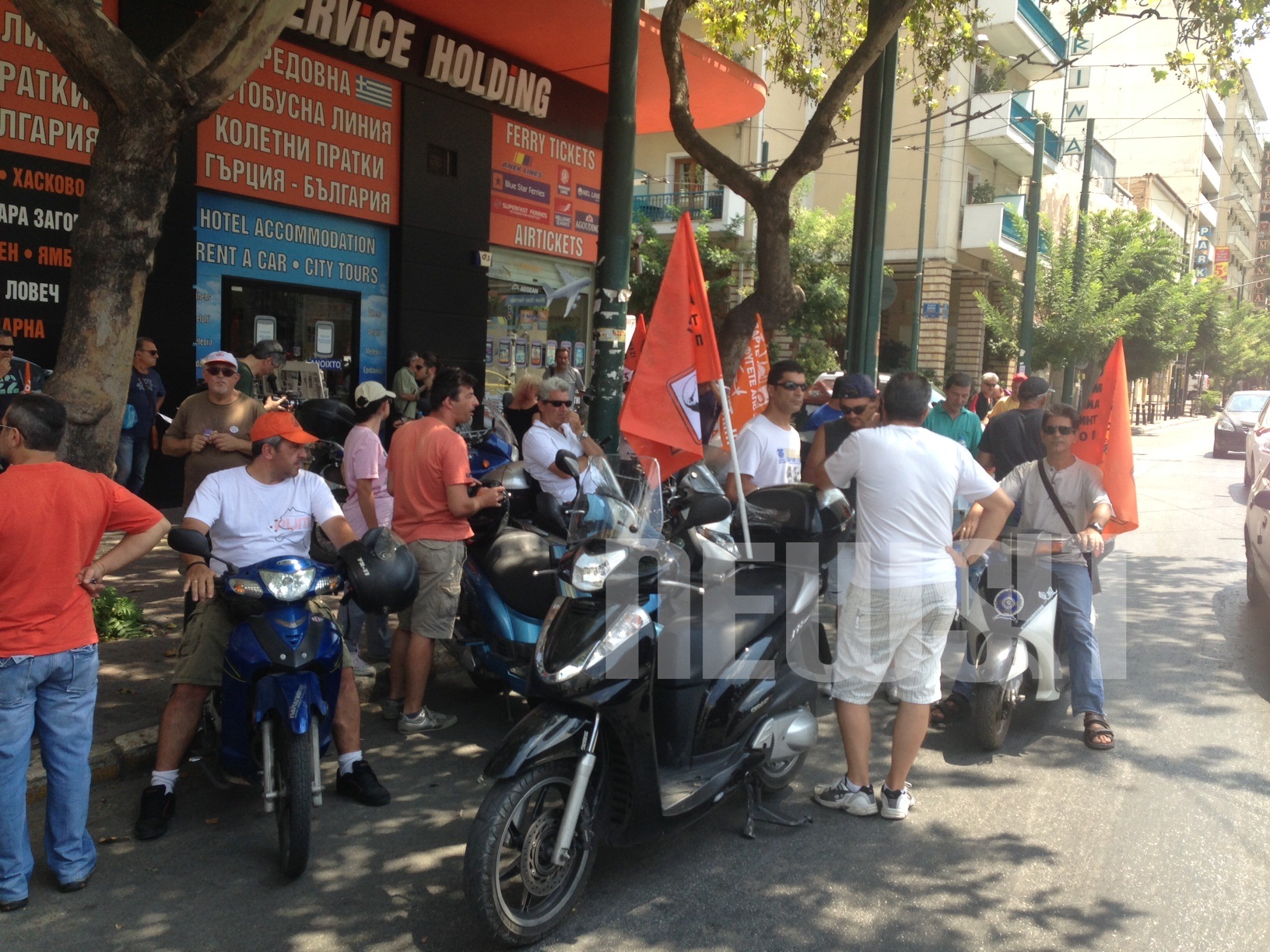 Συγκέντρωση μελών της ΠΟΕ ΟΤΑ στην πλατεία Καραϊσκάκη. ΦΩΤΟ NEWSIT