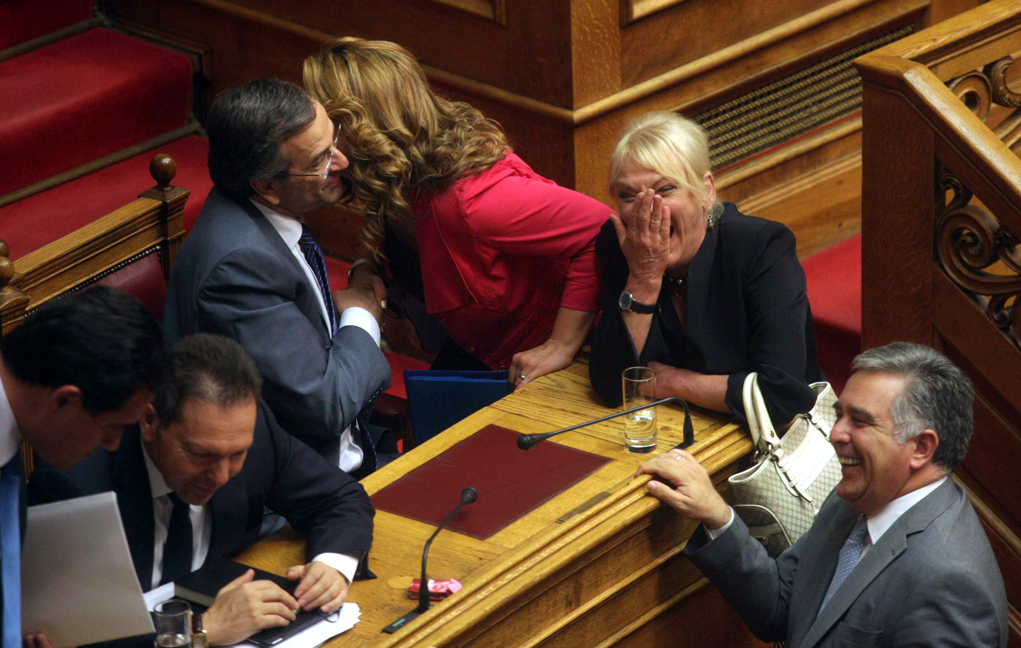 Μέχρι να έρθουν τα χαμόγελα πολλοί ... καρδιοχτύπησαν χθες στη Βουλή ΦΩΤΟ EUROKINISSI