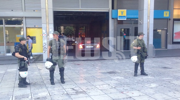 Η άφιξη του Σόιμπλε στο ΥΠΟΙΚ ΦΩΤΟ NEWSIT