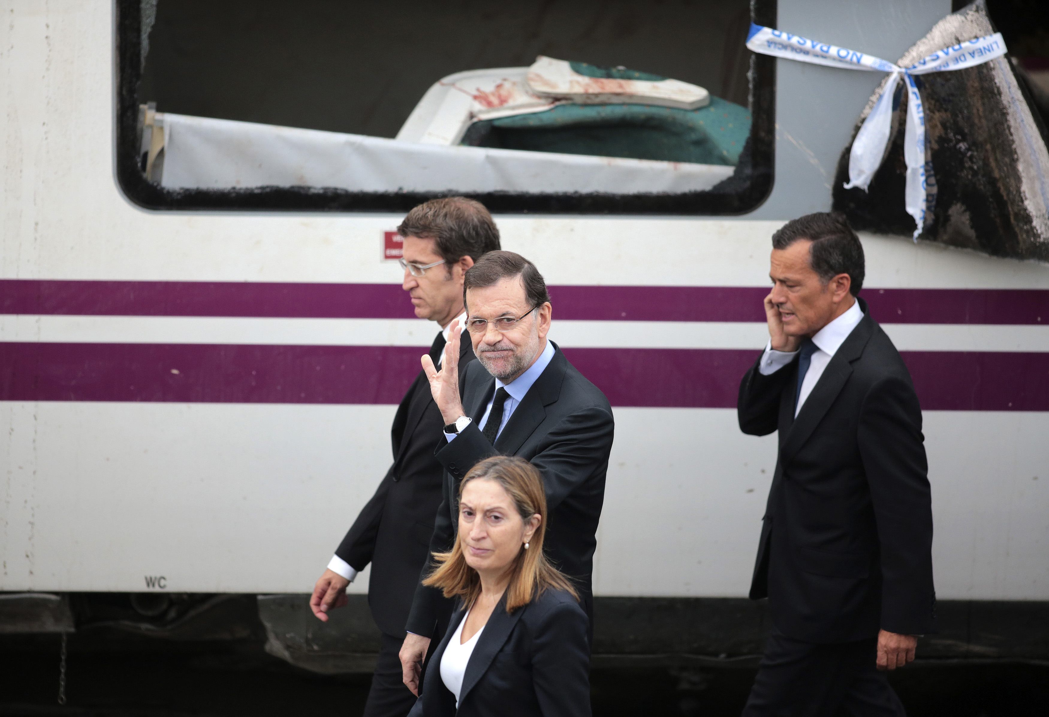 Ο ισπανός πρωθυπουργός στο σημείο της τραγωδίας - ΦΩΤΟ REUTERS