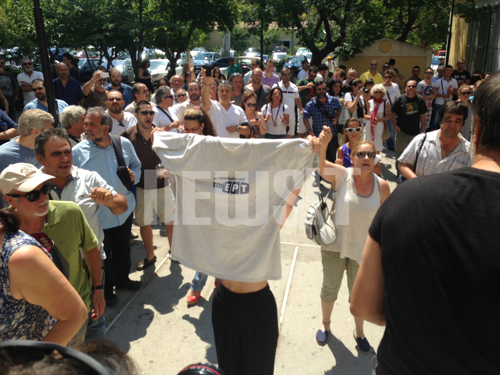 Κάποιοι βγήκαν από τα ρούχα τους για τις συλλήψεις... ΦΩΤΟ NEWSIT