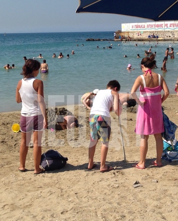 H μάχη της ομπρέλας έχει σήμερα την τιμητική της - ΦΩΤΟ ΝEWSIT 