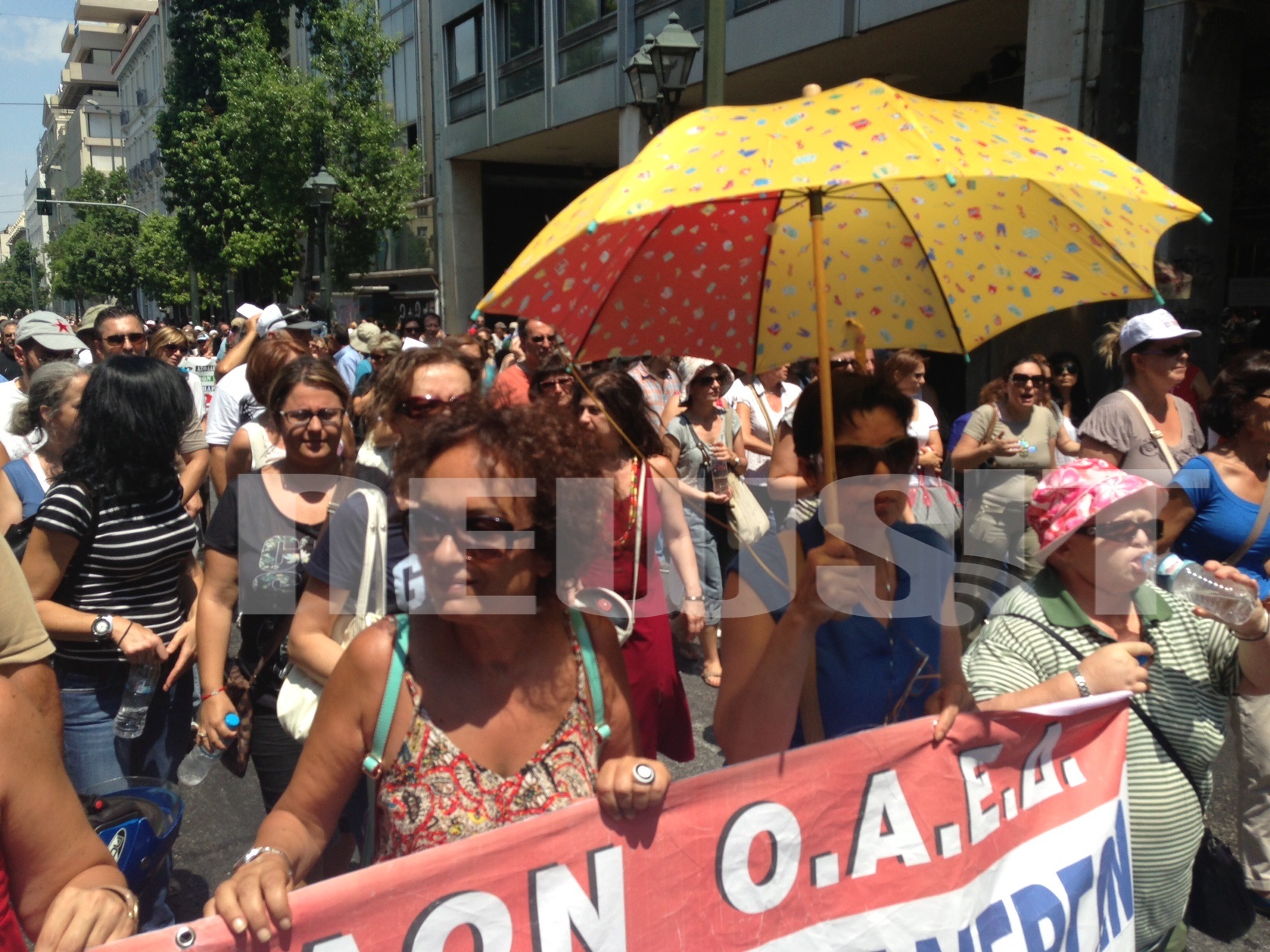 Στους δρόμους και οι εργαζόμενοι στα Ασφαλιστικά Ταμεία ΦΩΤΟ NEWSIT