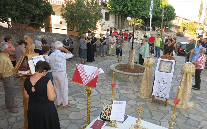 Παράκληση στην πλατεία - ΦΩΤΟ από το LamiaStar