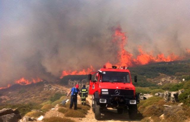 Μάχη δίνουν οι πυροσβέστες - ΦΩΤΟ από το plektani.gr