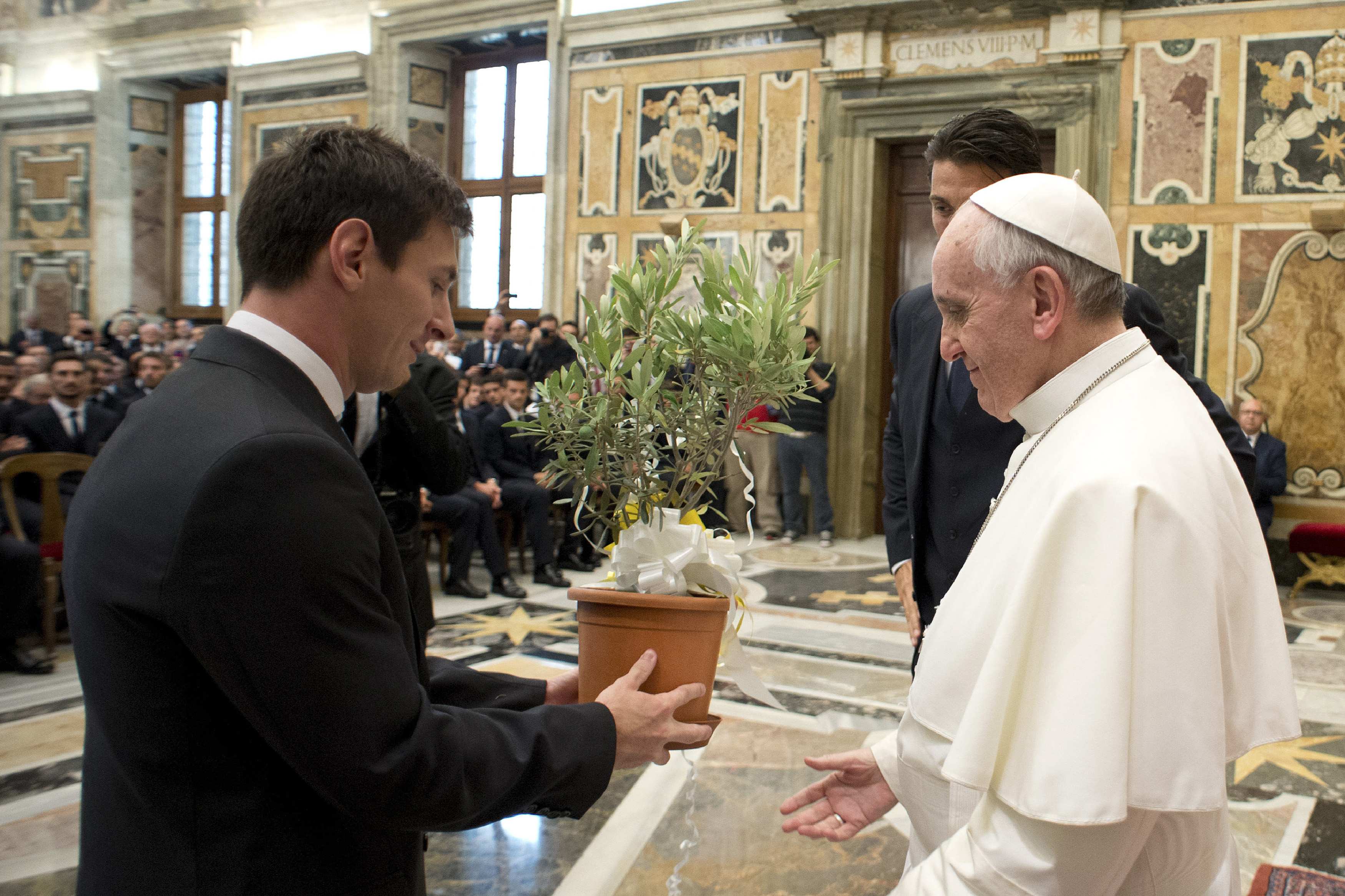 Το δώρο του Μέσι στον Πάπα Φραγκίσκο ΦΩΤΟ REUTERS
