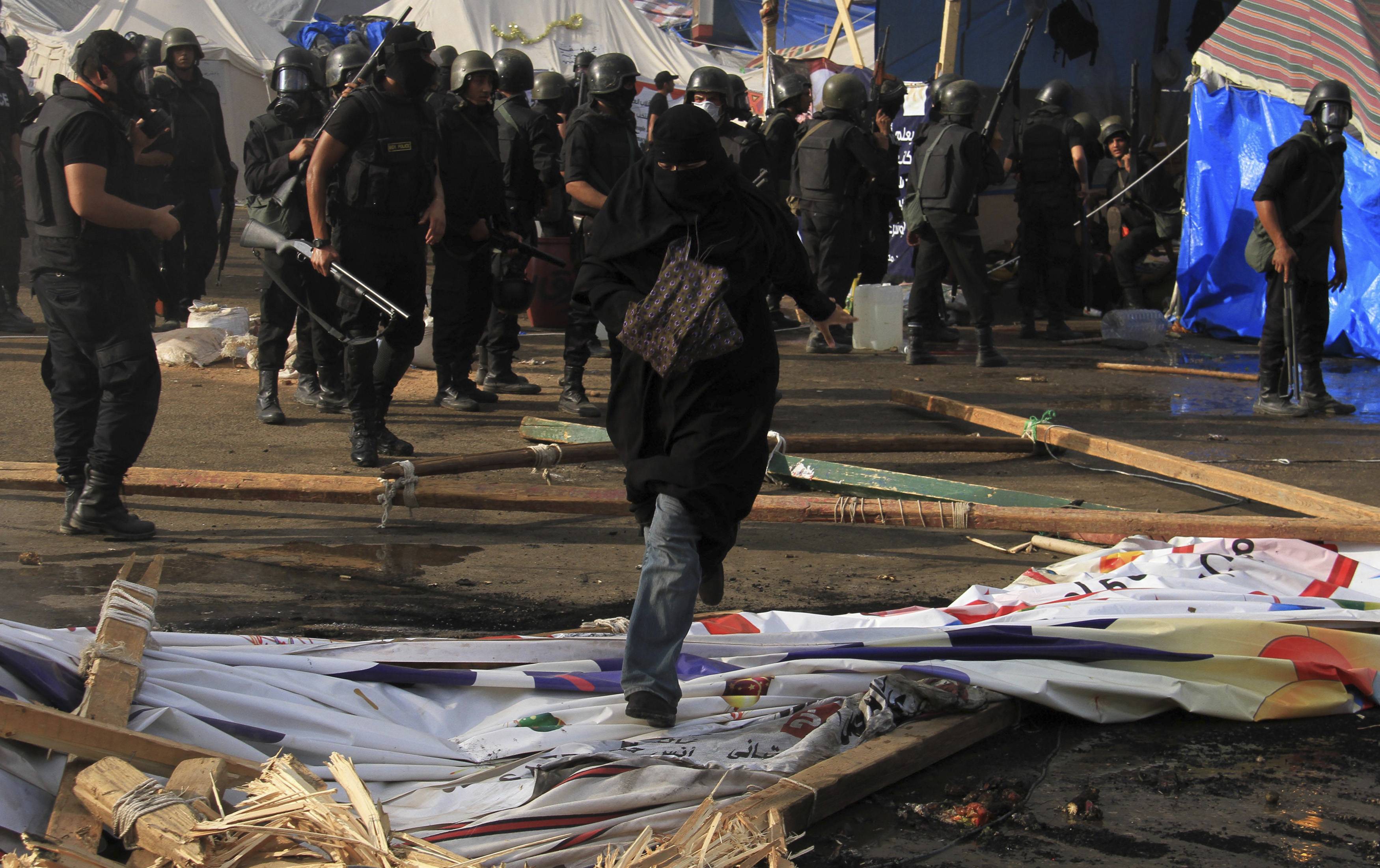 Στις σκηνές των οπαδών του Μόρσι βρέθηκε οπλισμός, σύμφωνα με το στρατό - ΦΩΤΟΓΡΑΦΙΑ REUTERS