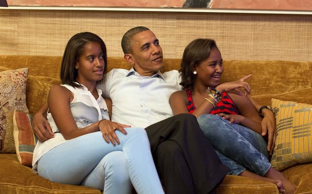 Ο Μπαράκ Ομπάμα με την Μαλία και τη Σάσα 