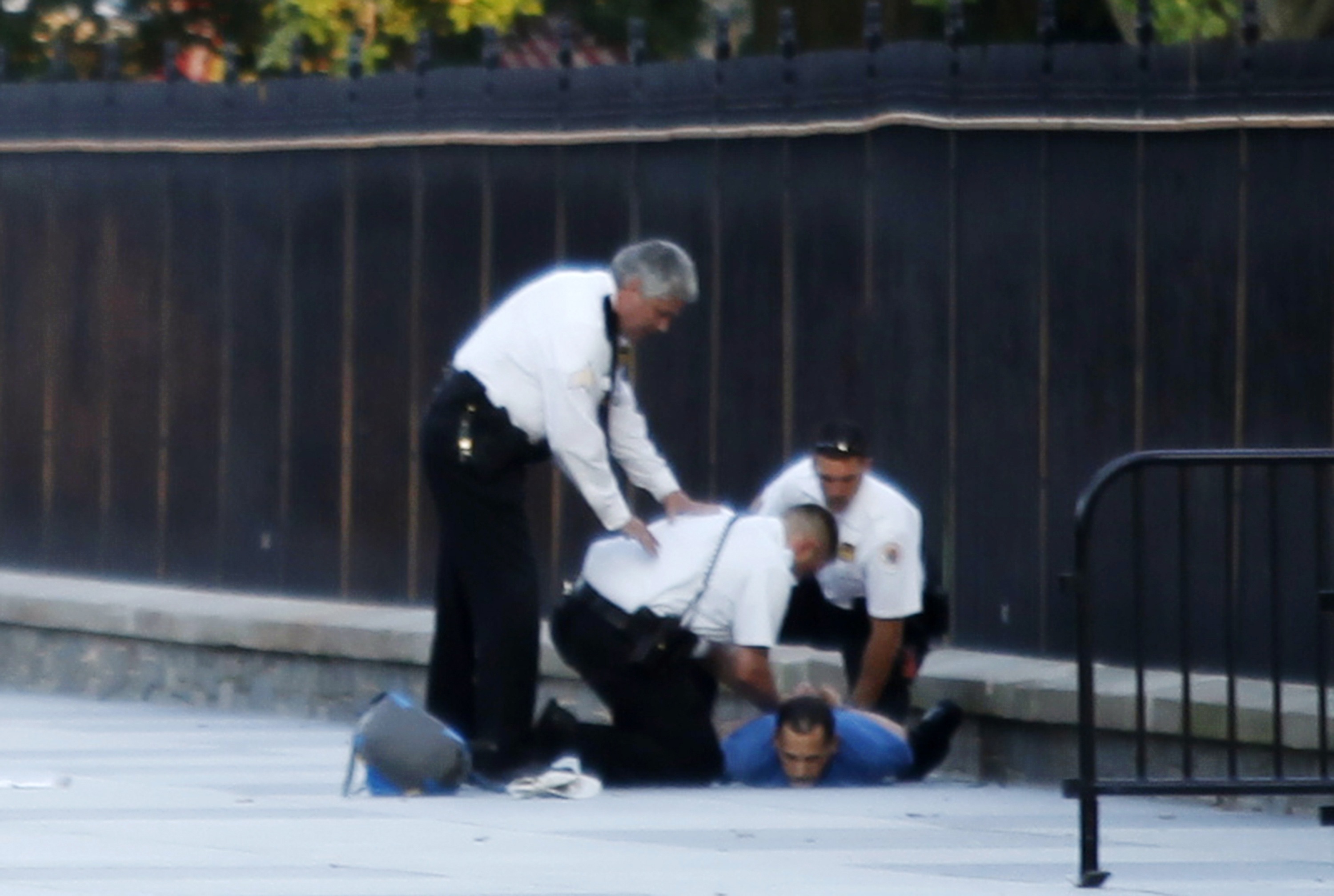 Ο άνδρας που πετούσε κροτίδες στο Λευκό Οίκο συνελήφθη σε χρόνο... dt - ΦΩΤΟΓΡΑΦΙΑ REUTERS