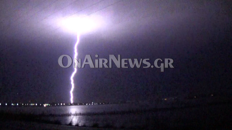 Έγινε η νύχτα μέρα στο Μεσολόγγι από τις αστραπές! ΦΩΤΟΓΡΑΦΙΑ onairnews.gr