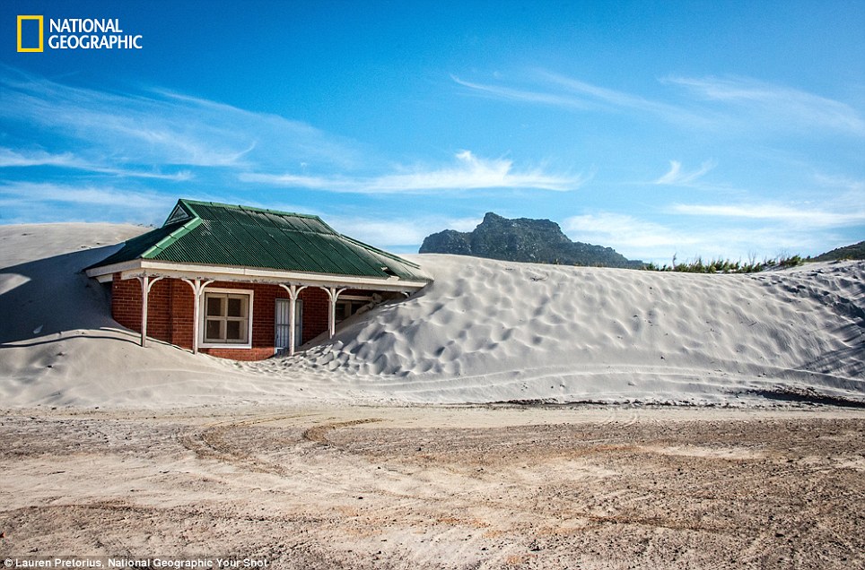 Κέιπ Τάουν, Νότια Αφρική. Φύσηξε λίγο και έφερε λίγη άμμο. Θα ξαναφυσήξει και θα φύγει...