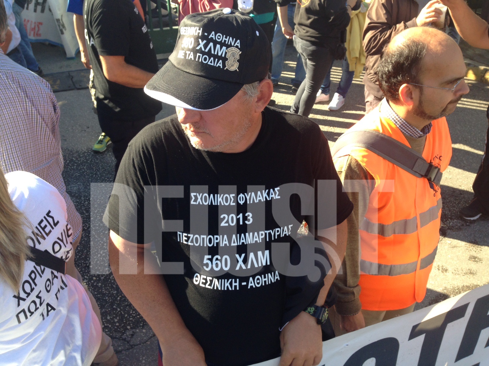 560 χιλιόμετρα περπάτησαν οι σχολικοί φύλακες που ξεκίνησαν από τη Θεσσαλονίκη εως την Αθήνα - ΦΩΤΟ NEWSIT 