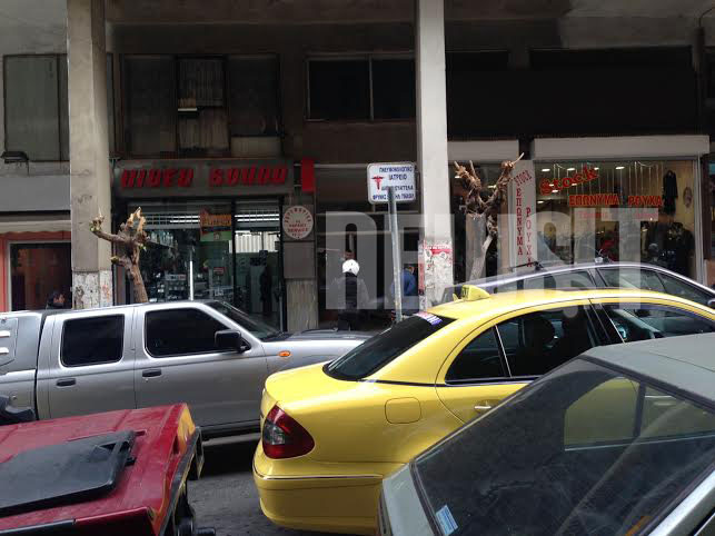 Τουλάχιστον 30 άτομα είχαν συγκεντρωθεί για να βρουν δουλειά ως κούριερ στην εταιρεία του 39χρονου