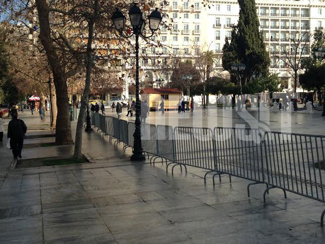 Σύνταγμα: κλειστό με... κάγκελα