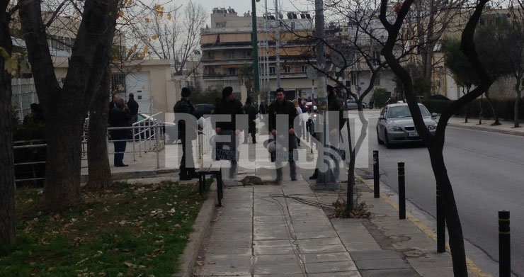Αυστηρά τα μέτρα ασφαλείας και έξω από τις φυλακές Κορυδαλλού ΦΩΤΟ NEWSIT