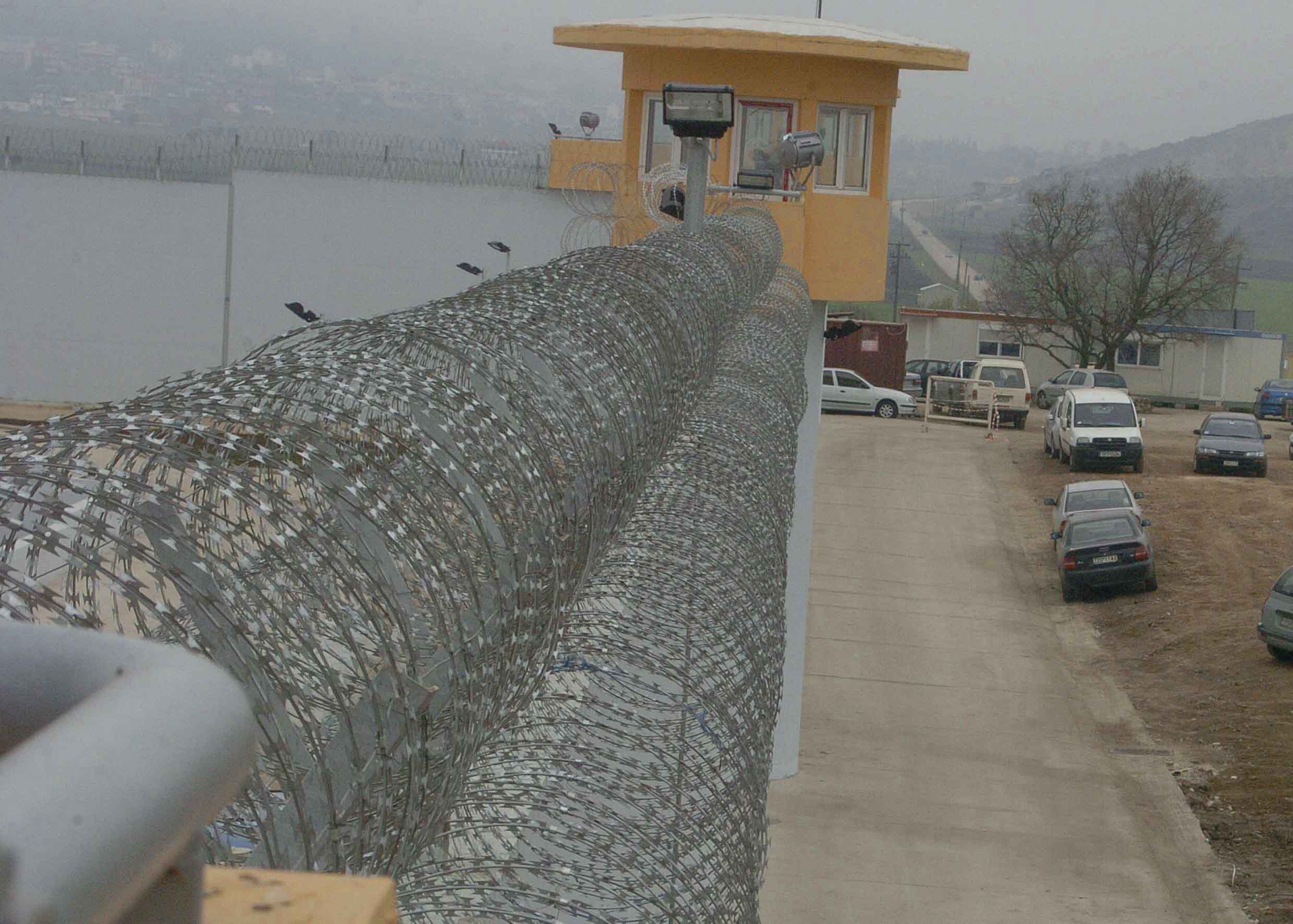 Με αλεξίσφαιρα τζάμια και ηλεκτρονικά συστήματα παρακολουθήσης θα ενισχυθουν οι φυλακές Δομοκού - ΦΩΤΟ EUROKINISSI
