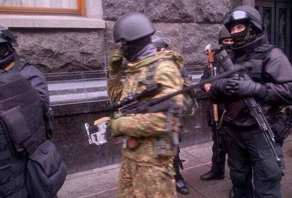 Φωτογραφία που ανέβασε στο twitter ο δημοσιογράφος της KyivPost, Christopher Miller, και αποδεικνύει όπως έγραψε πως στην πλατεία Ανεξαρτησίας έχουν ακροβολιστεί ελεύθεροι σκοπευτές 