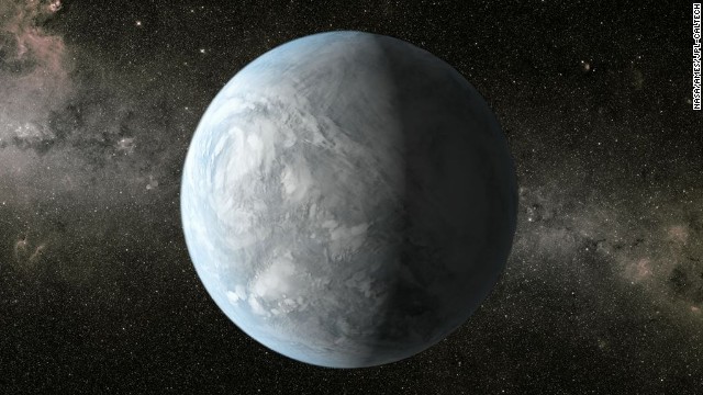 Αυτή η εικόνα προσπαθεί να δείξει τον Kepler-62e, έναν πλανήτη στην "κατοικήσιμη ζώνη" ενός αστεριού το οποίο είναι μικρότερο και πιο "δροσερό" από τον Ηλιο. Είναι σε απόσταση 1.200 ετών φωτός από την Γη στον στον αστερισμό της Lyra.