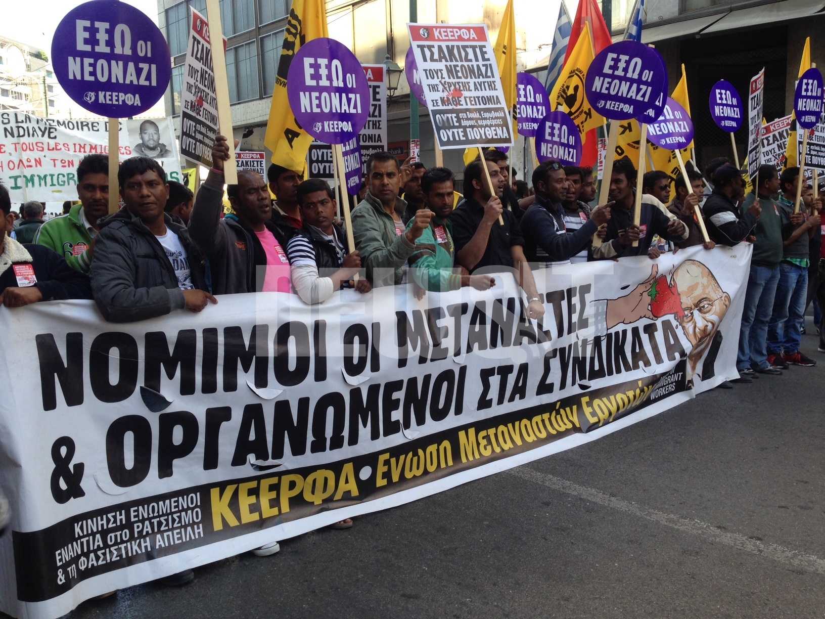 Στο συλλαλητήριο παίρνουν μέρος και μετανάστες που εργάζονται στα φραουλοχώραφα της Μανωλάδας