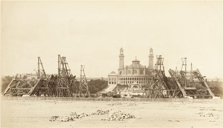 Αύγουστος 1887, τα πόδια έχουν στηθεί (φωτογραφία Musée d’Orsay)
