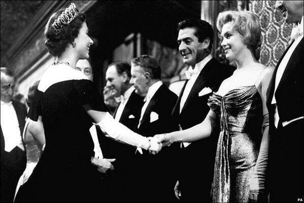 Όταν η Βασίλισσα Ελισάβετ συνάντησε τη Μέριλιν Μονρό το 1956