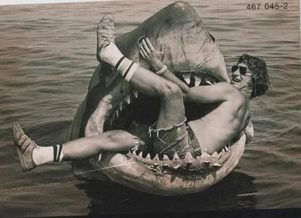 Ο Στίβεν Σπίλμπεργκ στα... Σαγόνια του καρχαρία!
