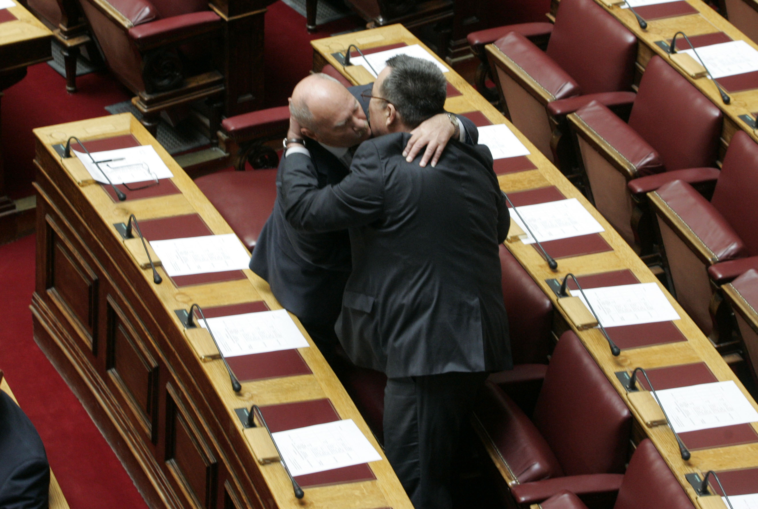 Πρώτος μεταξύ των συγκατηγορούμενών του έφτασε στα έδρανα της Βουλής ο Χ. Παππάς
