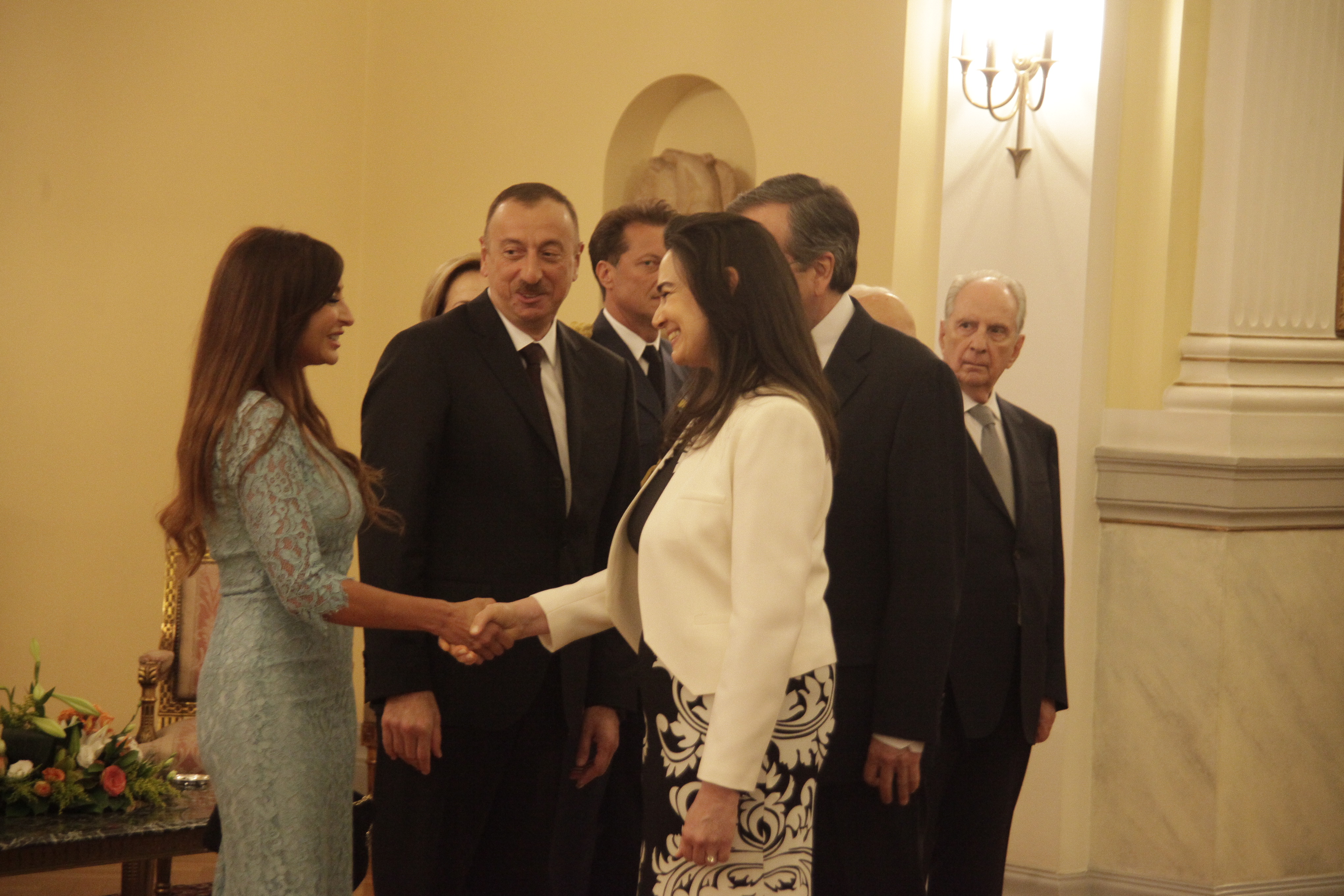 Μα Σοφία Λόρεν της Ανατολής; Πέρασε και δεν ακούμπησε...