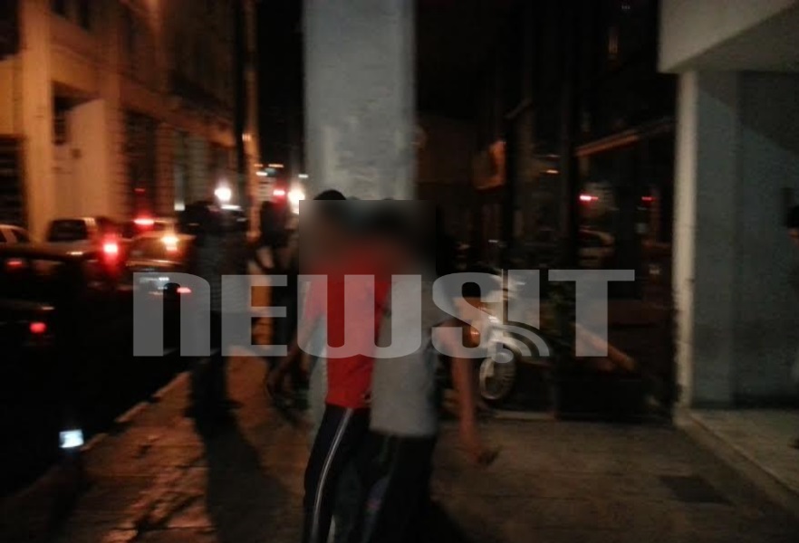 Φωτό - Newsit - Οι συλληφθέντες βγαίνοντας από τον εισαγγελέα