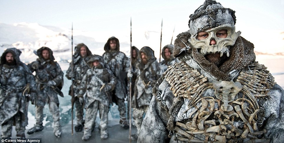 Οι Wildlings προσπαθούν να περάσουν από το Τείχος που προστατεύει η Νυχτερινή Φρουρά
