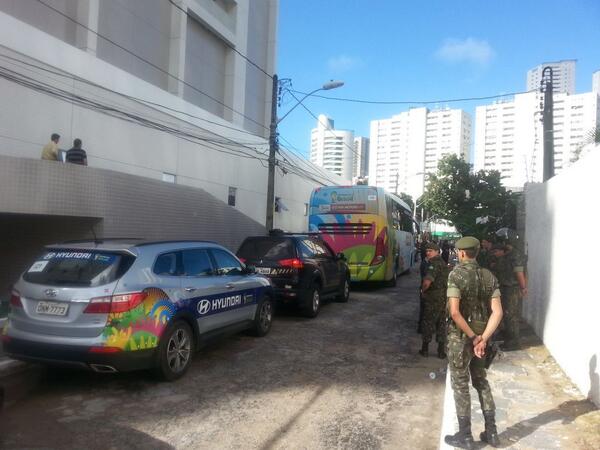 Το πούλμαν της Εθνικής ξεκινάει για το γήπεδο