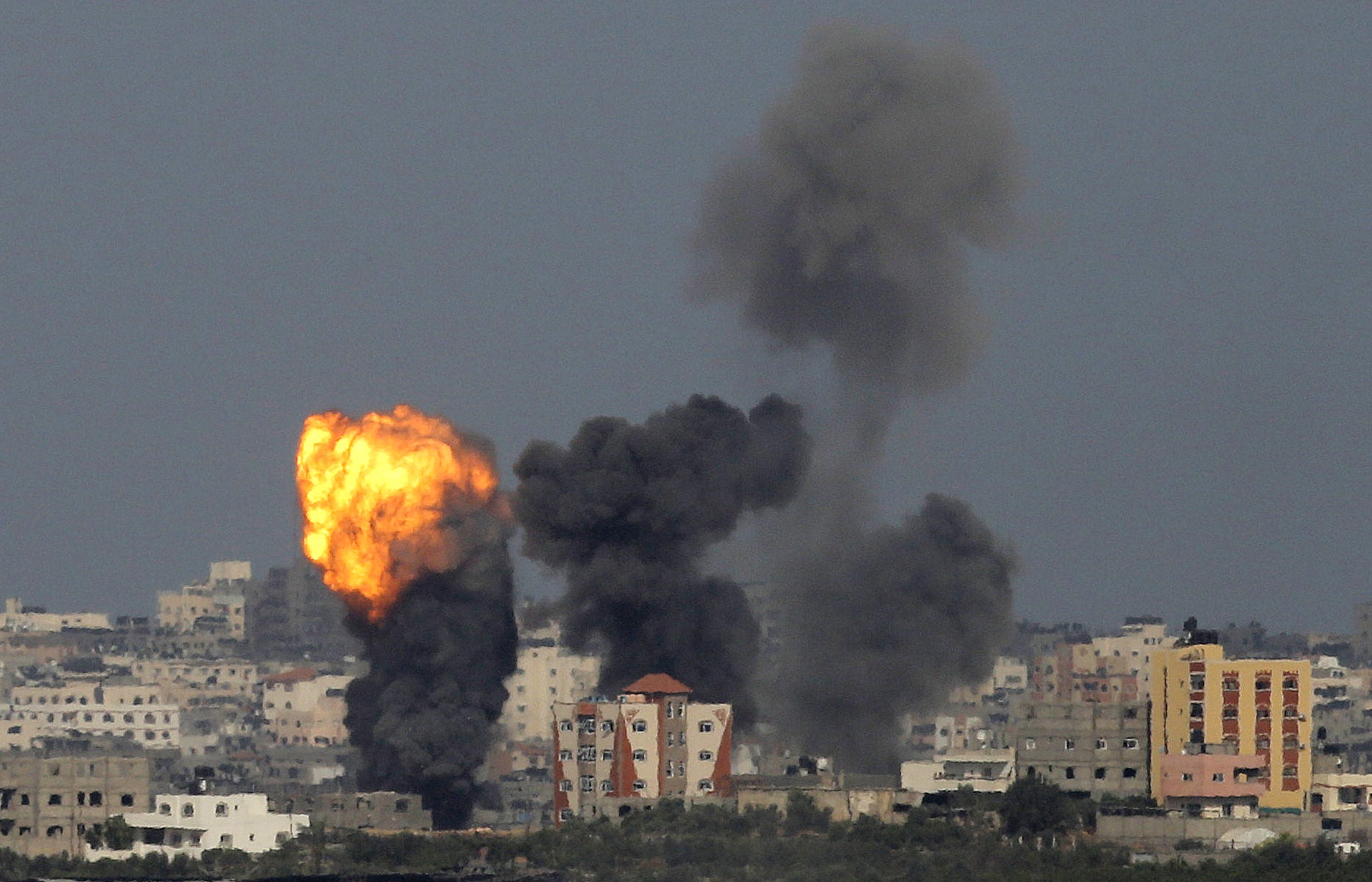 Δεν έχουν τέλος οι βομβαρδισμοί - Φωτό Reuters