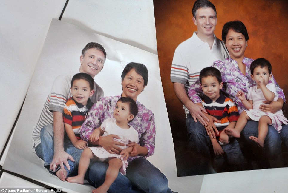 Η οικογένεια Πόλισεν από την Ινδονησία - Φωτογραφία Daily Mail