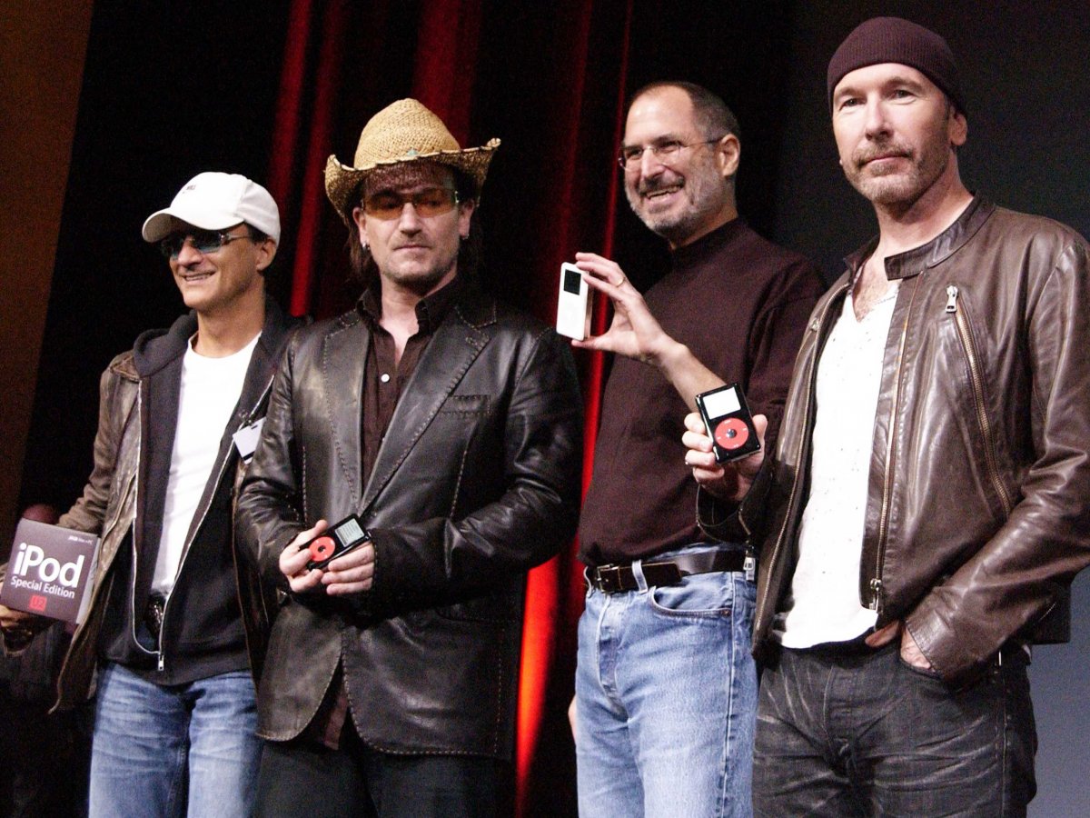 Οι U2 με τον Steve Jobs στην παρουσίαση της ειδικής έκδοσης του iPod