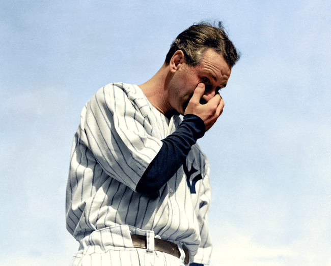 Ο Lou Gehrig αμέσως μετά την ομιλία της αποχώρησής του από το μπέιζμπολ το 1939 - Πέθανε δυο χρόνια μετά από ALS