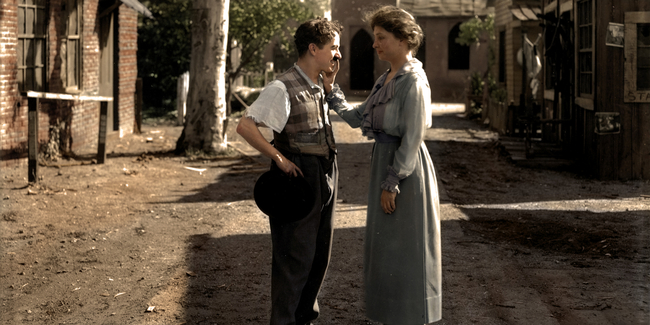 1918: Η Έλεν Κέλερ συναντά τον Τσάρλι Τσάπλιν