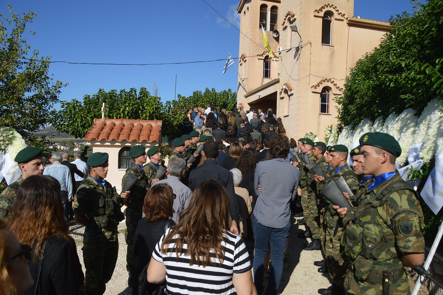 Κατάμεστος ο Ναός από συγγενείς και φίλους - ΦΩΤΟ - ΑΠΕ - ΜΠΕ