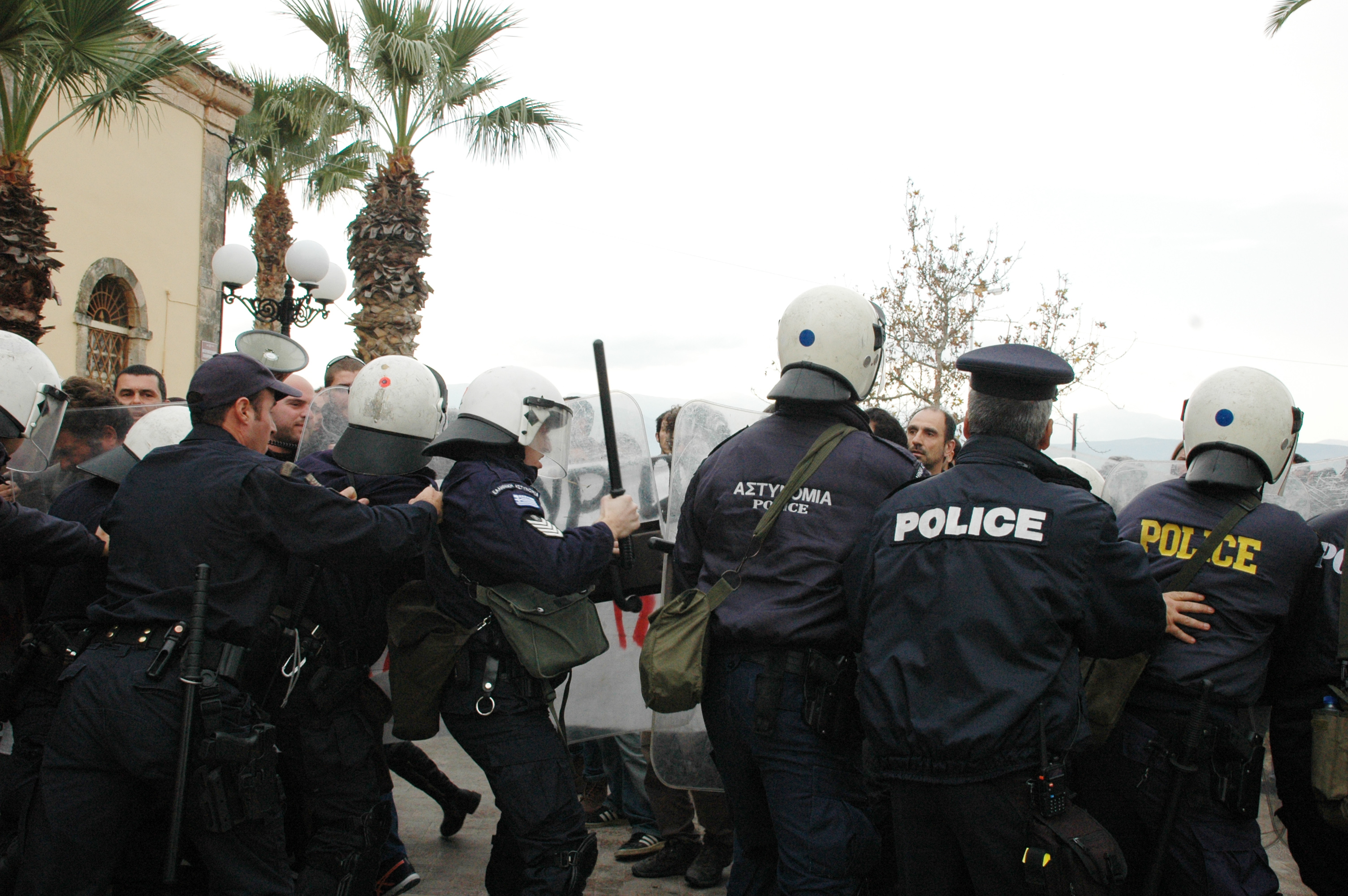 Η μοίρα θέλησε ... μούντζες και αποδοκιμασίες