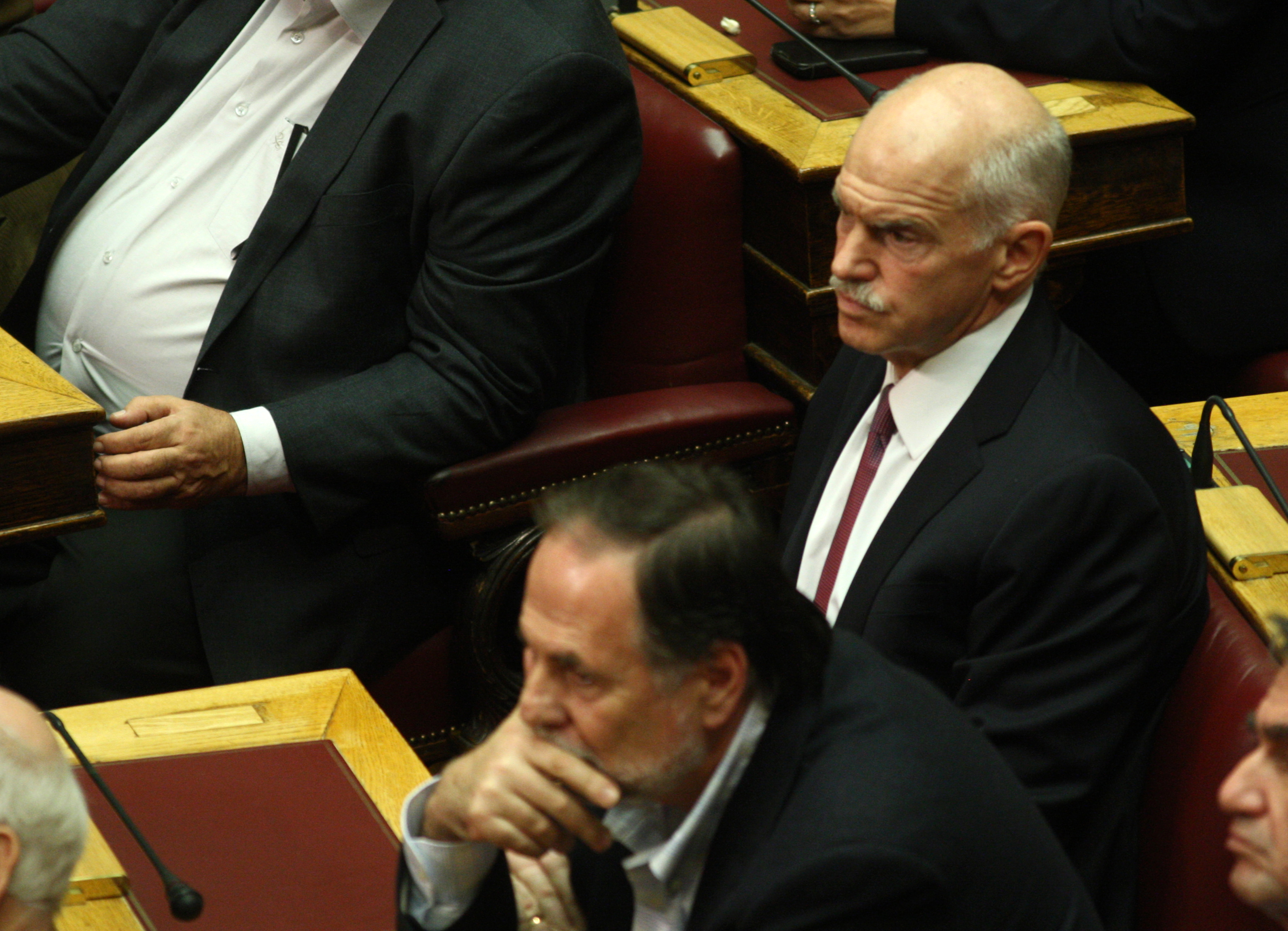 "Πως να ονομάσω το νέο κόμμα;..."