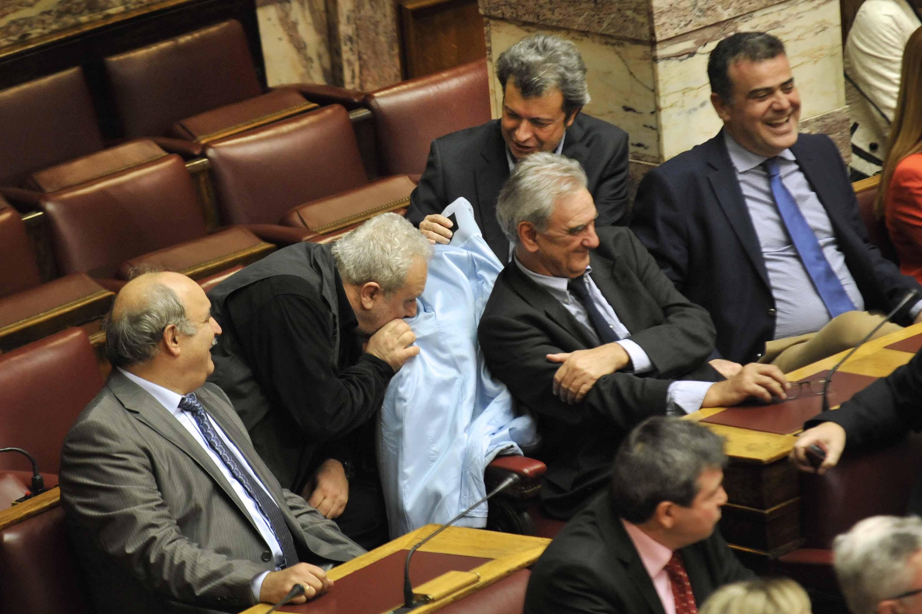 "Σου μυρίζει κι εσένα;;;"