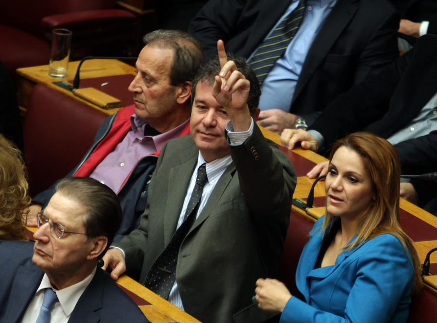 Ο Κων/νος Γιοβανόπουλος στη... νοηματική