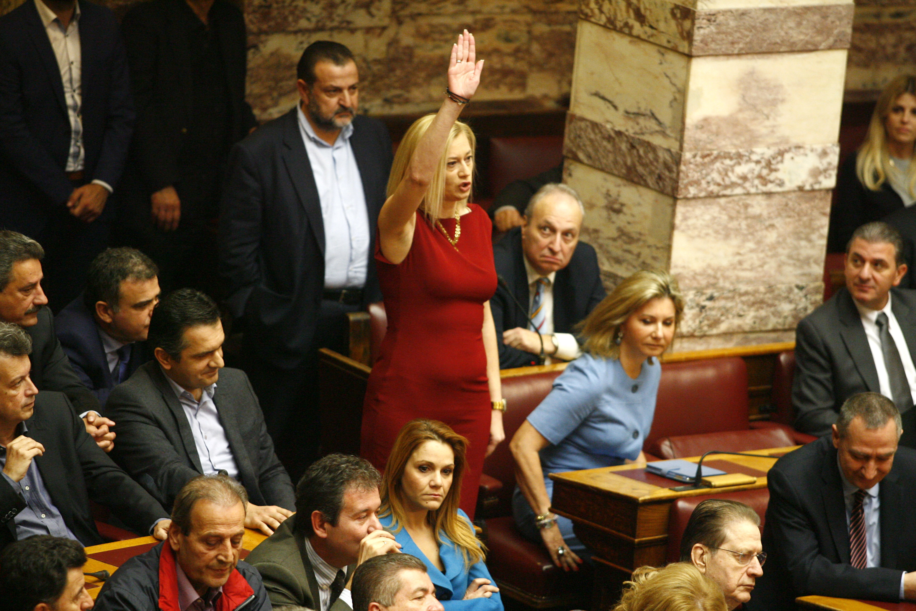 "Παρών" στα κόκκινα η Ραχήλ Μακρή