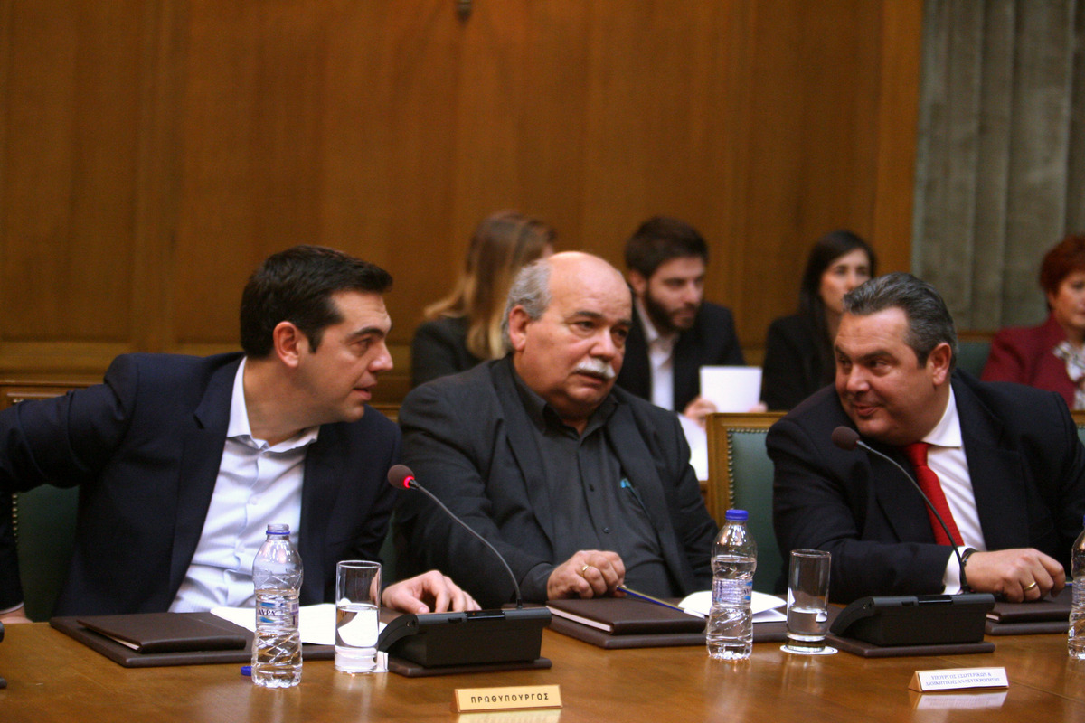 Πες τους, οι εργάτες που βγάζουν τα κάγκελα είναι