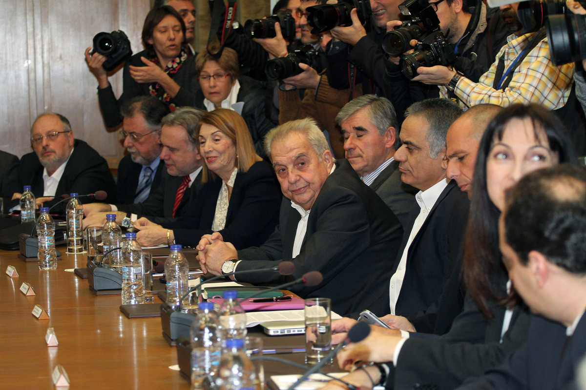 Έχει πολύ ακόμα; Έχουμε και τις παραλαβές...