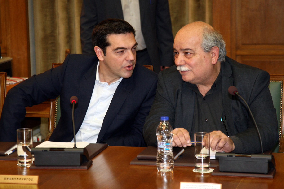 Εσύ γιατί δεν φόρεσες γραβάτα;