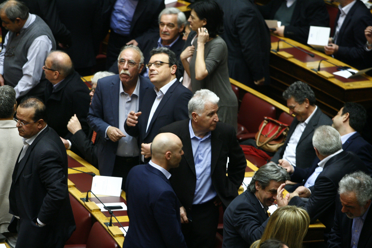 Τι ψάχνει ο Βίτσας εκεί ψηλά; 