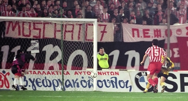 Το γκολ του Ντέμη Νικολαϊδη στη μεγάλη νίκη-πρόκριση της ΑΕΚ με 0-1 στον επαναληπτικό ημιτελικό του 1997