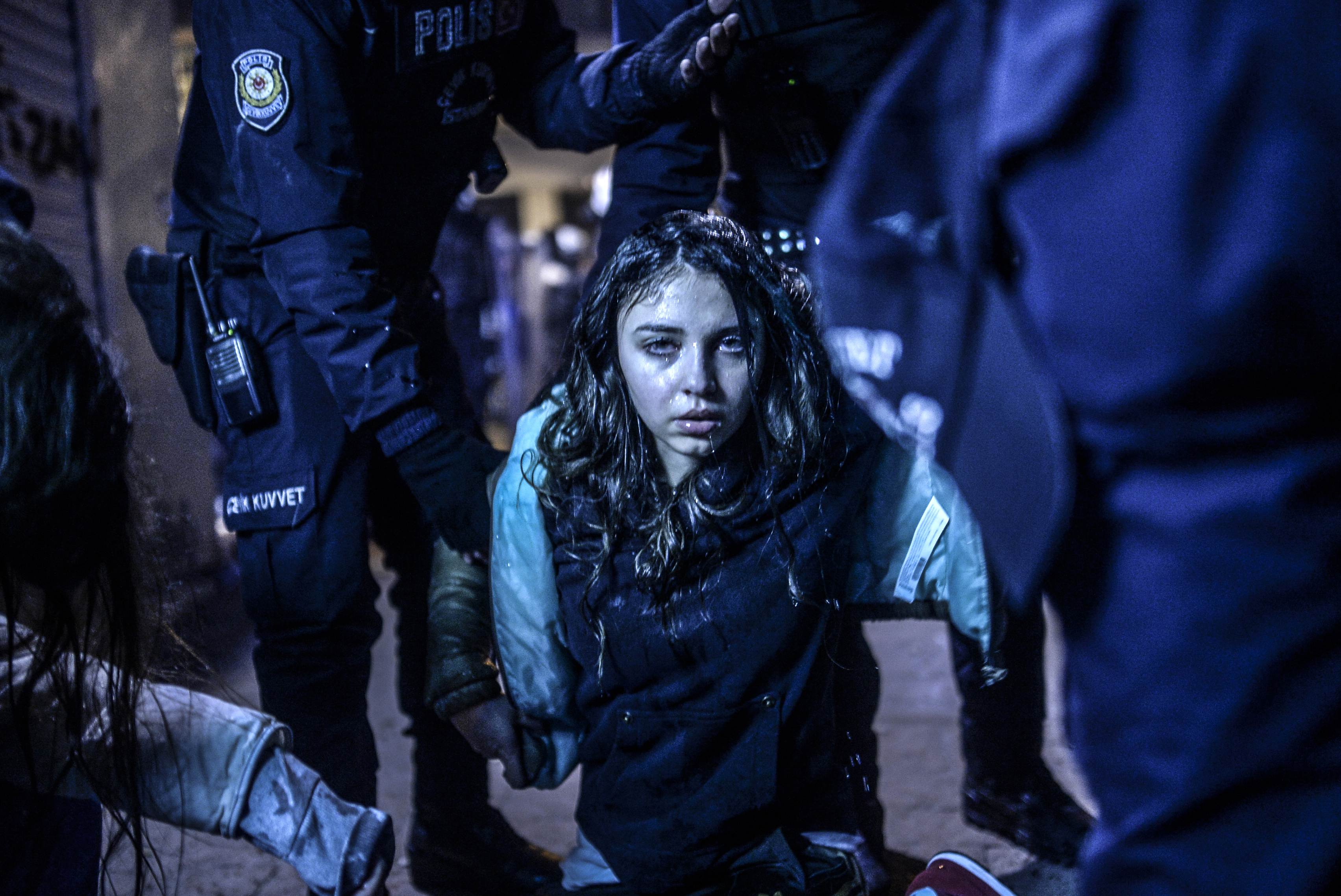 Bulent Kilic | Τραυματισμένο κορίτσι στις συγκρούσεις διαδηλωτών - αστυνομίας στην Τουρκία
