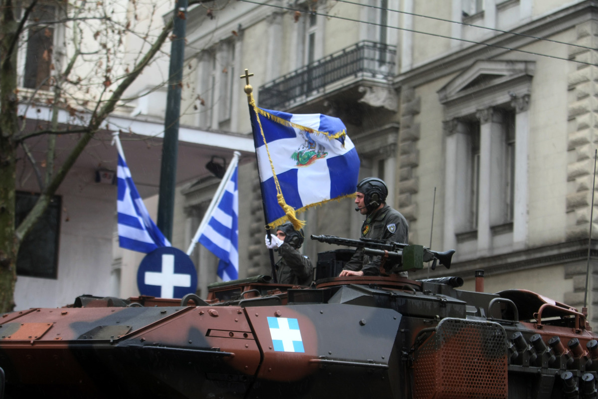 Αποτέλεσμα εικόνας για ΑΡΜΑΤΑ ΣΕ ΠΑΡΕΛΑΣΗ